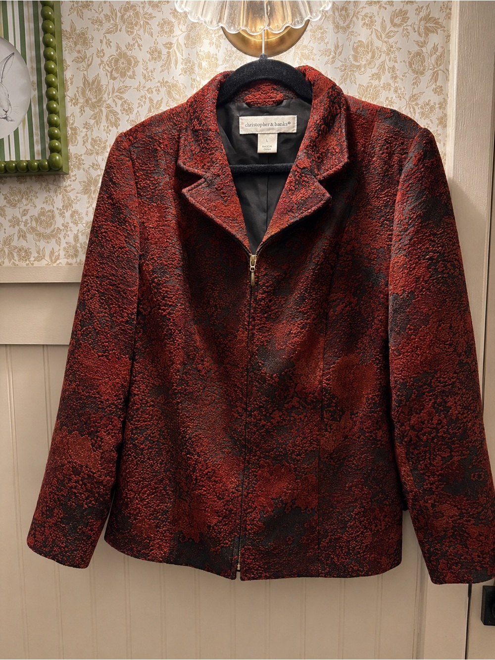 Elegant Red Brocade Jacket with Zip Front